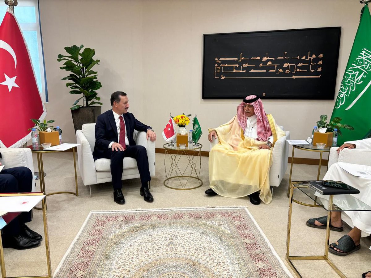 📍Riyad Suudi Arabistan Ticaret Bakanı Sayın Macid el-Kasabi’yi ziyaret ettim. Misafirperverlikleri dolayısıyla kendilerine teşekkür ediyorum. 🇹🇷🇸🇦 @malkassabi