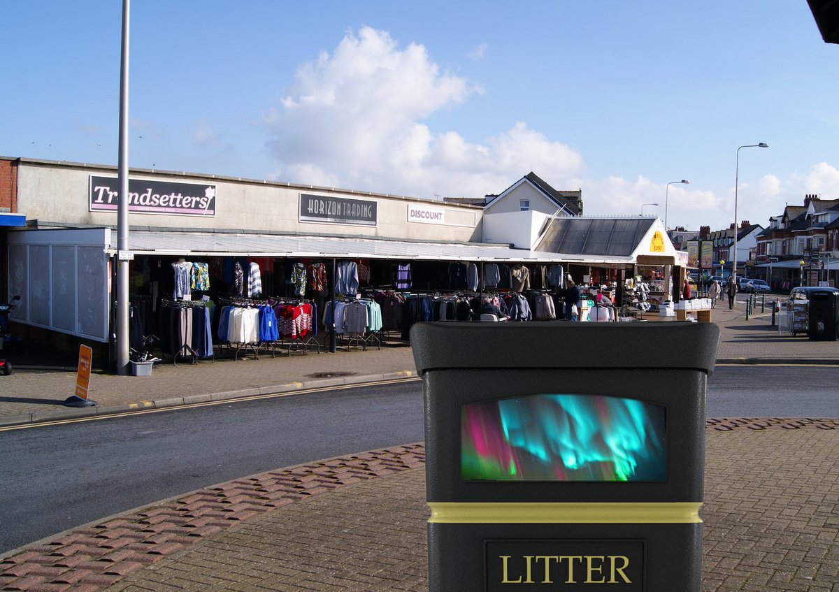 The #northernlights were visible in Cleveleys today inside the bin near Trendsetters.