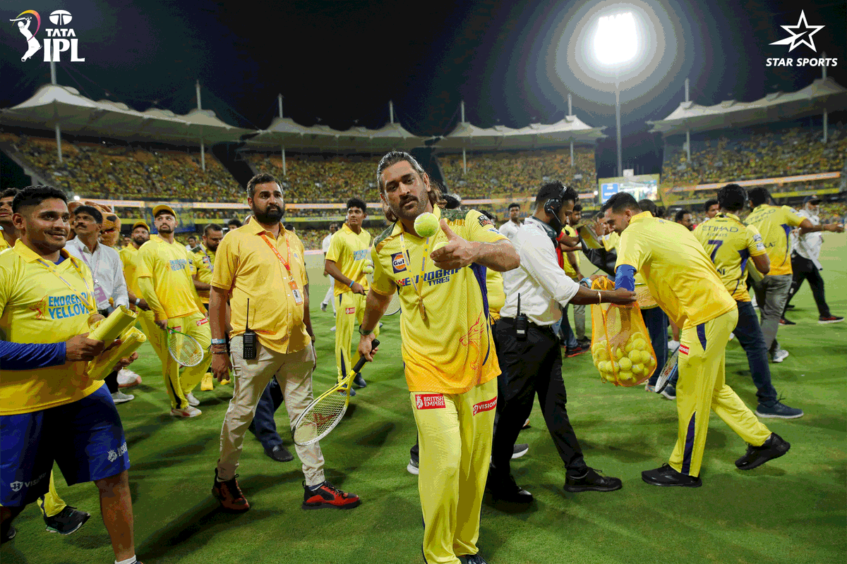 50th #IPL win and countless memories at Chepauk for @ChennaiIPL! 💛

A lap of honour to mark this special achievement. 🙌🏟️ 

#CSKvRR | #IPLOnStar