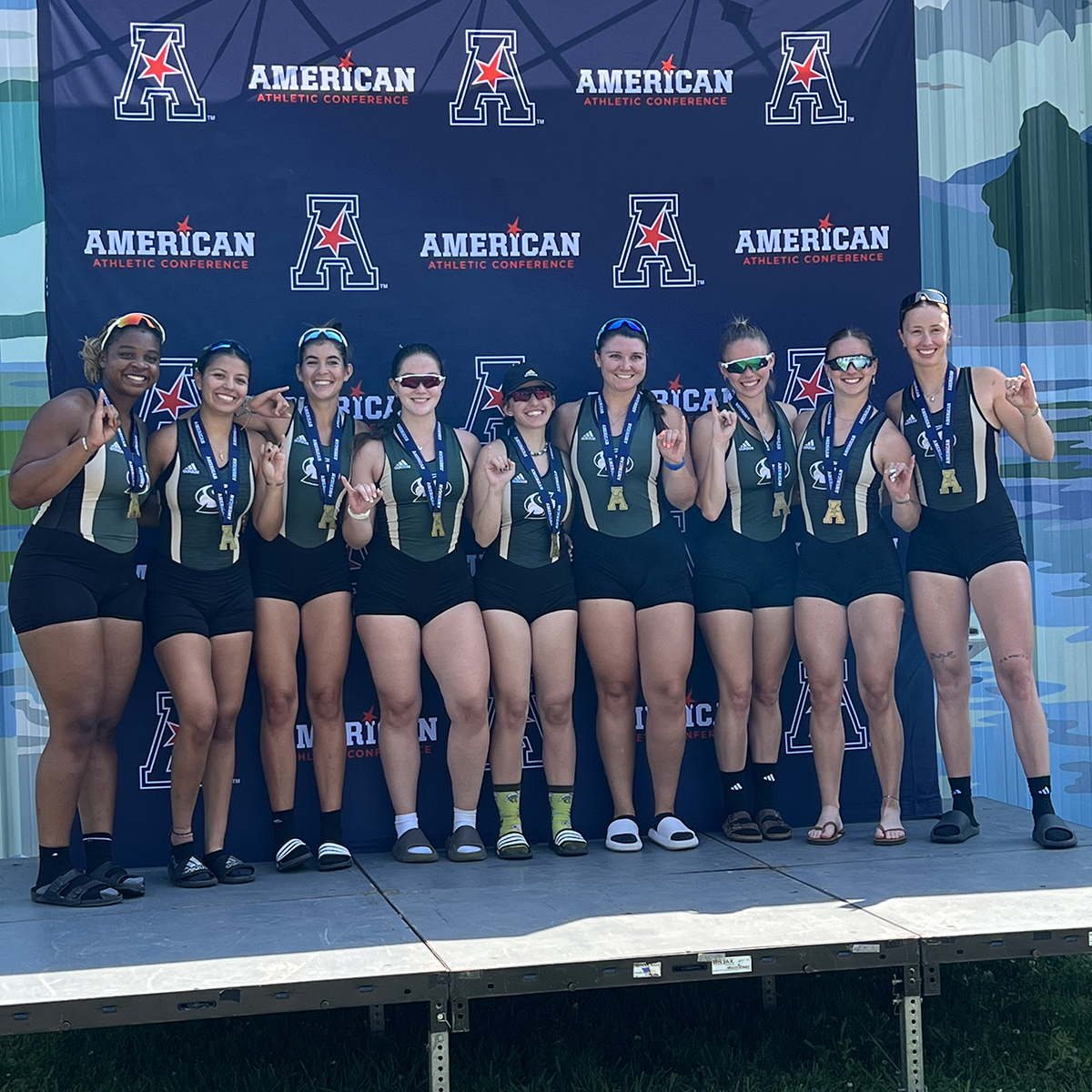 Hornets finish 3rd at the American Rowing Championship! Tied for highest finish in program history! • Most medals (3) as a team since 2015 • V8 wins bronze, 1st medal since 2017 • 2V8 wins bronze, 1st medal since 2021 • V4 wins silver, highest finish since 2015 #StingersUp