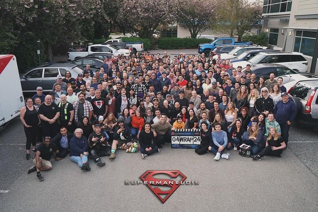 Heather Roshea shared the #SupermanAndLois Season 4 Wrap photo with the cast & crew. 

Tyler Hoechlin is spotted in the front & centre with Alex Garfin, Erik Valdez, Bitsie Tulloch, and Michael Bishop.