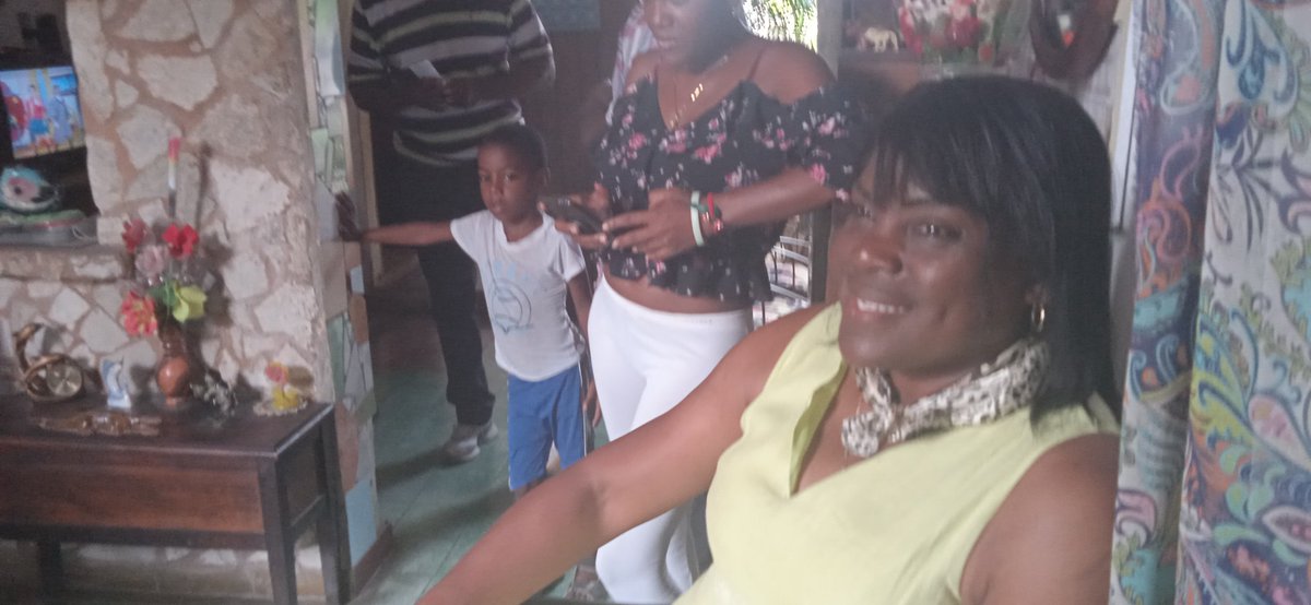 La visita a Teresa del Rey Ordelín, la madre de un internacionalista santiaguero caído en #Angola, ha sido de los momentos más bonitos de este #DiaDeLasMadres. A sus 92 años, está madre cubana se distingue por su activa labor en la comunidad. #SantiagoDeCuba