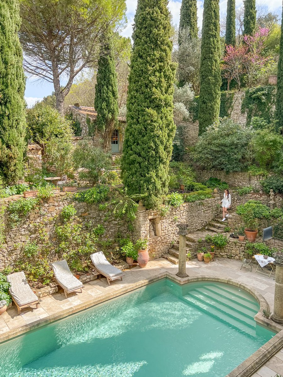 Château de St-Victor-la-Coste,  Provence