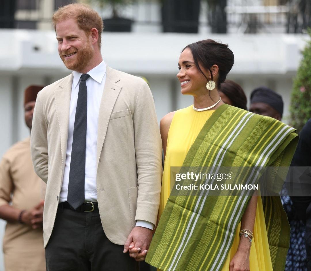 Yellow is such a Walm Colour. I 💛
#PrinceHarryandMeghaninNigeria 🇳🇬
#MeghanAndHarry 

Pictures not mine.