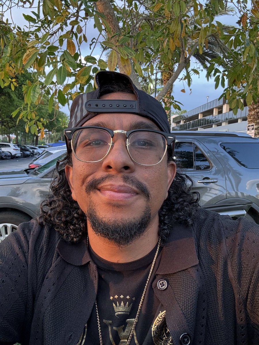 _aHero4Hire's tweet photo. Had a good time seeing some old friends and meeting some new ones. Be thankful for all the homies you have in your life no matter how big or small your circle is https://t.co/O369QPCyIC