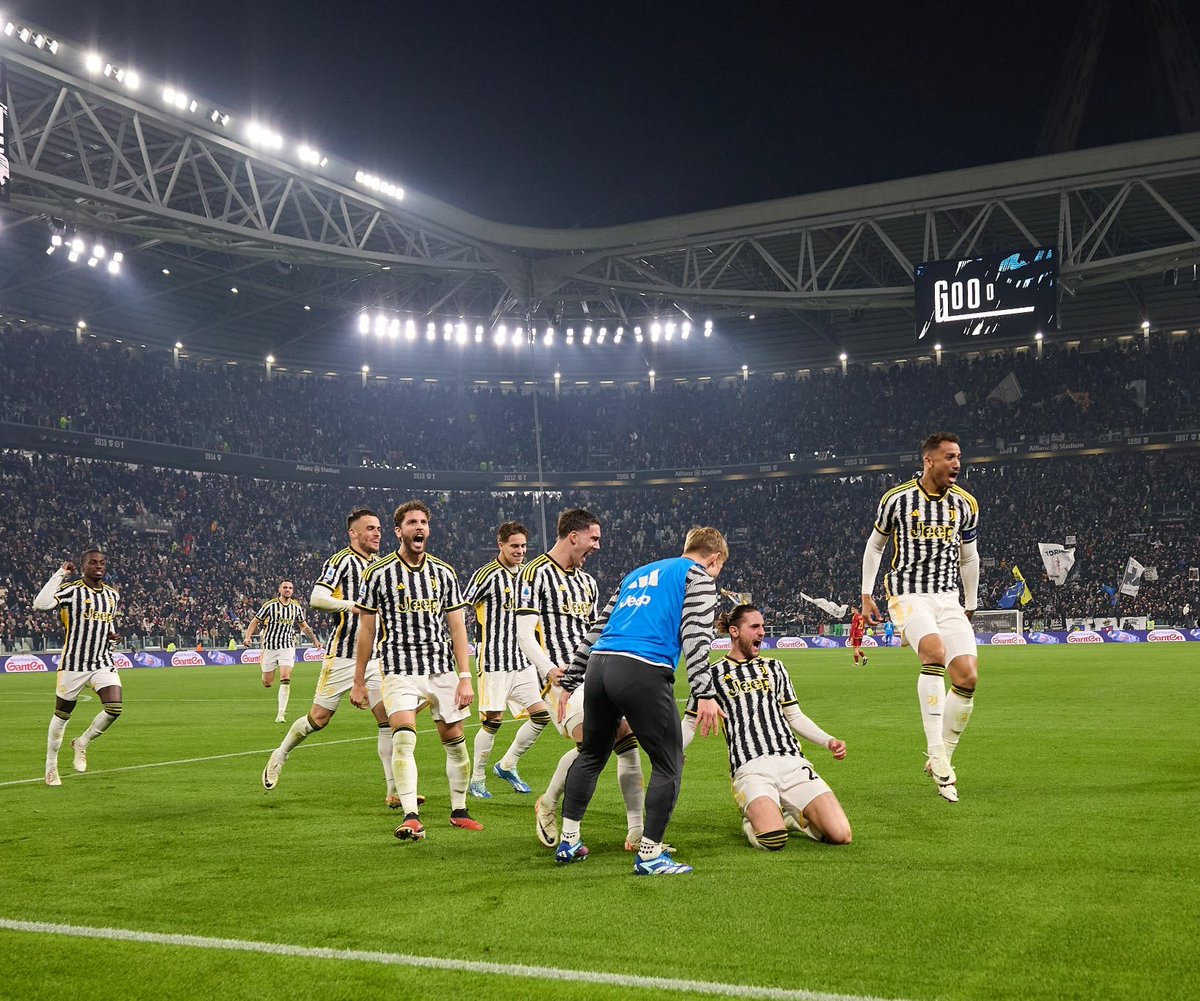 ❗Juventus will play FIVE competitions next season:

- Serie A ✅
- UCL ✅
- SuperCoppa Italiana ✅
- Coppa Italia ✅
- FIFA Club World Cup ✅

The Bianconeri can potentially play up to 65 games next season. 🤯