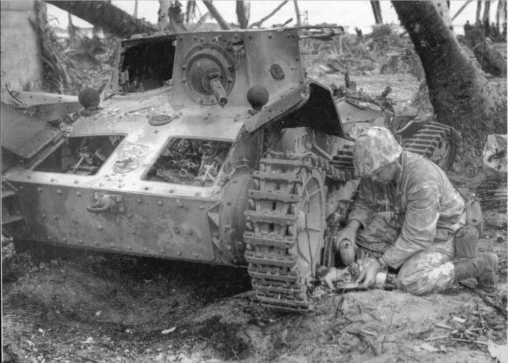 A U.S. Marine provides water to a stray kitten found hiding under a knocked out Japanese Type 95 Ha-Gō light tank on the Tarawa Atoll on November 24, 1943. #History #WWII