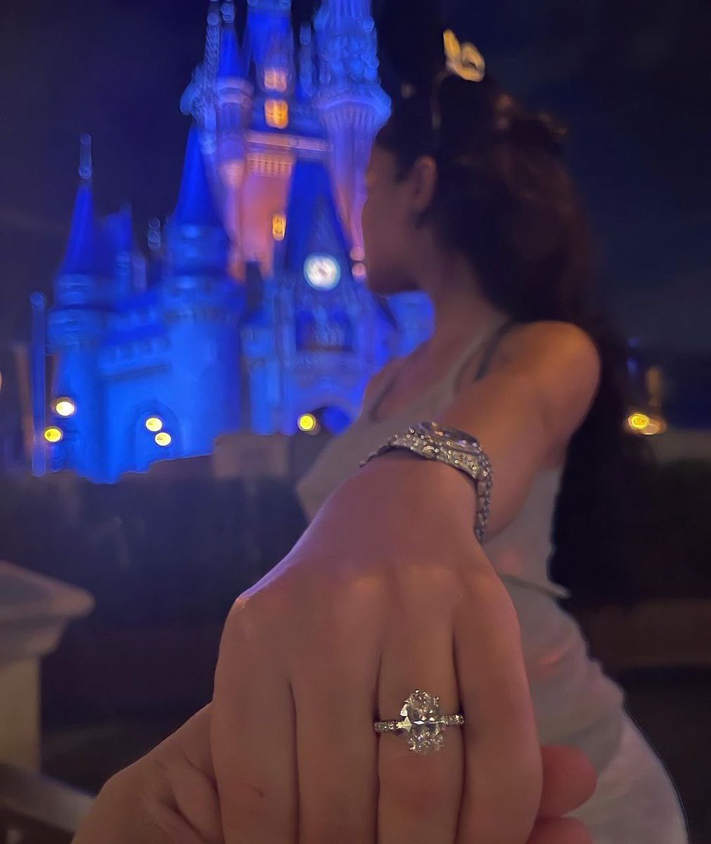 𝑂𝑛𝑒 𝑑𝑎𝑦 ❤️