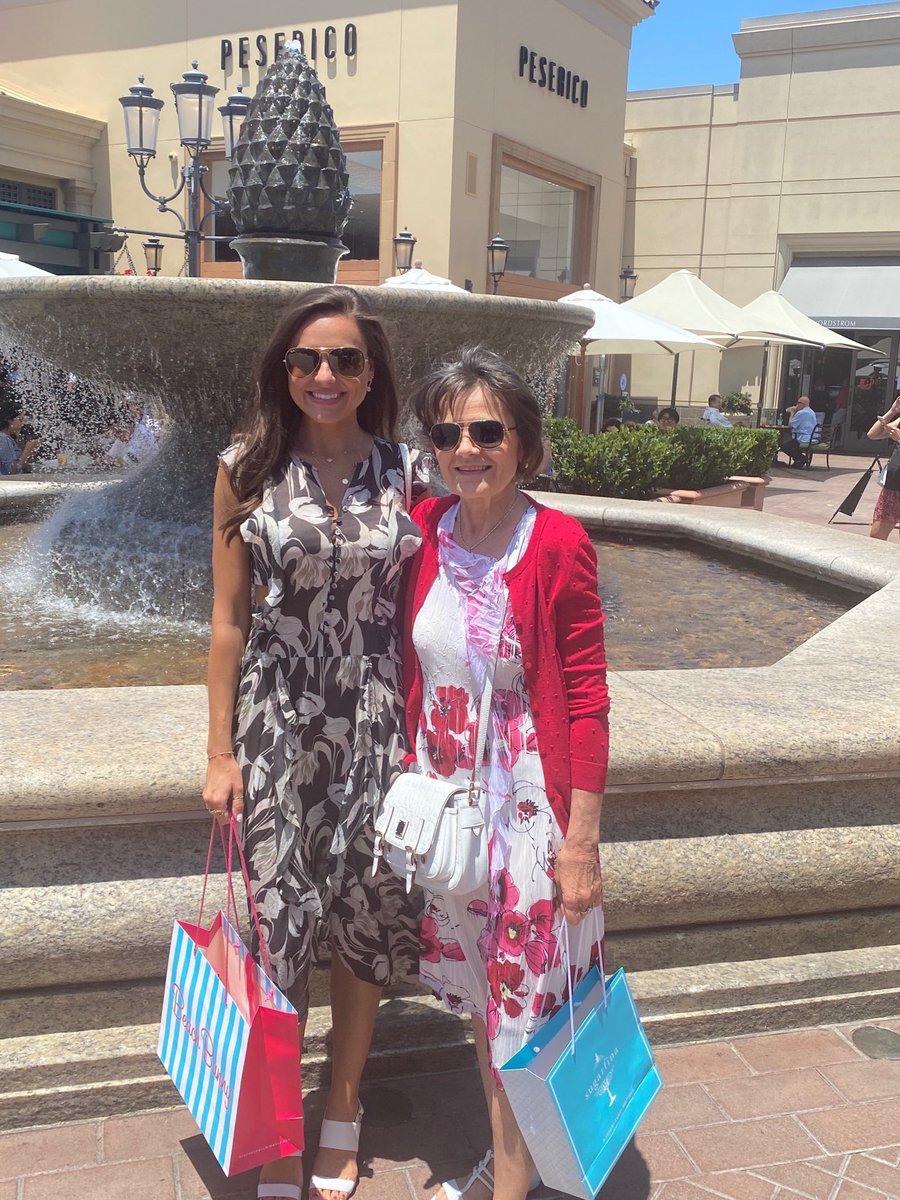 natbrunell's tweet photo. Happy Mother’s Day to the woman who sacrificed so much in pursuit of the American Dream.

Thank you @saifedean and @wydawnictwofp for helping educate her on #Bitcoin in her native Polish. 🇵🇱🇺🇸 https://t.co/Ry5D3x6zDl