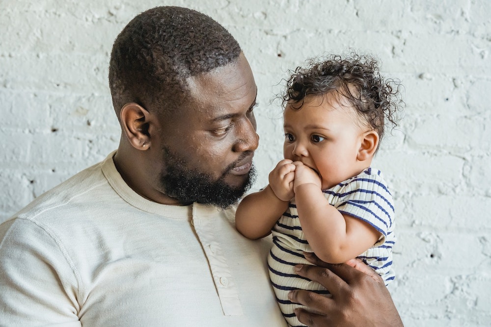 Creating a safe & trusting relationship builds a foundation for your LO to feel supported as they learn & grow. During a quiet moment, sit or lay near your baby. Do they look at you? If they make sounds or smile, make sounds or smile back. You’re having a #BrainBuilding convo!