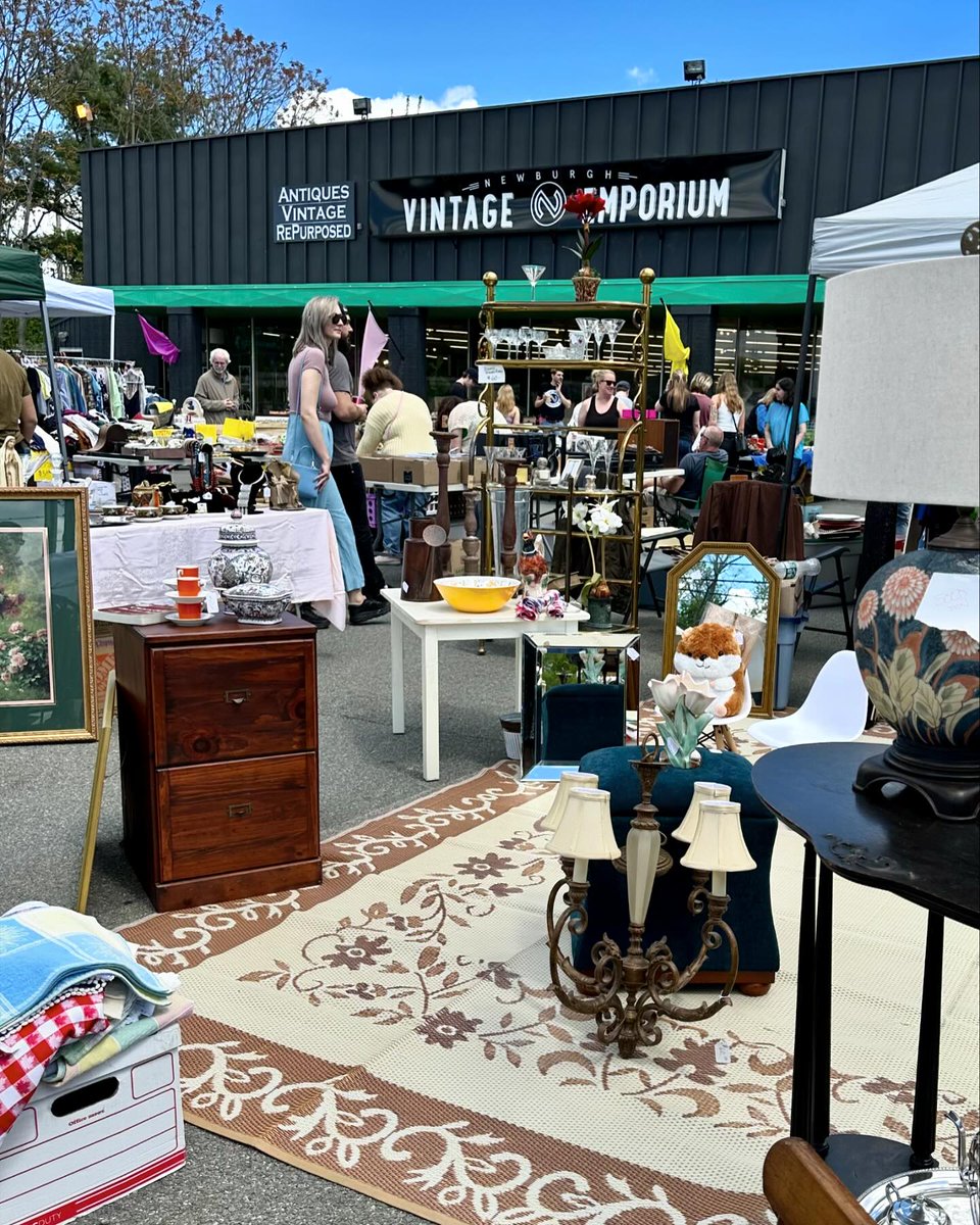 Calling all vintage aficionados! ✨ From eclectic furniture to retro clothing, discover your next unique find with our guide to thrift stores in every region of New York State: bit.ly/4aeivYD 📸: @newburghvintageemporium / 📍 Newburgh Vintage Emporium
