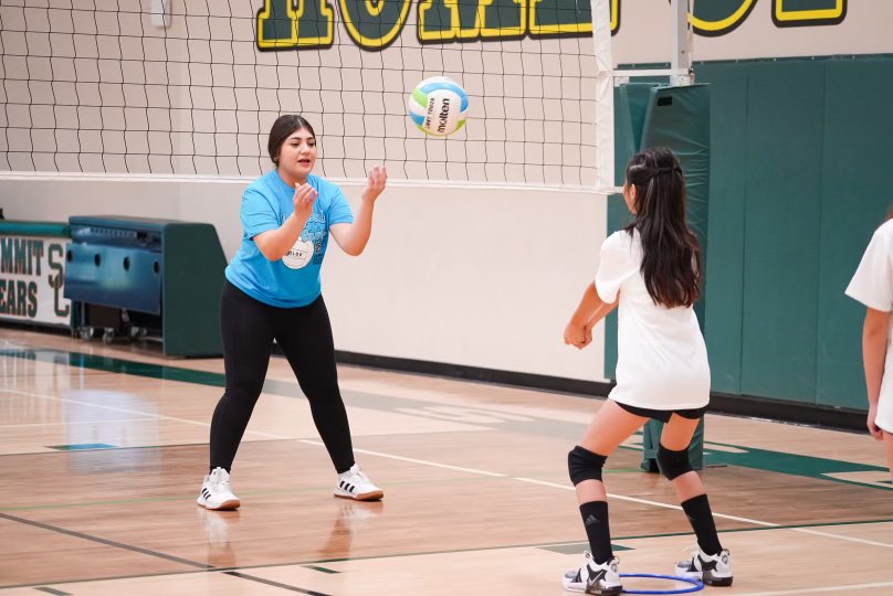 SummitBears's tweet image. The Summit Volleyball Program hosted its first of 2 volleyball camps for the BSD ELOP program on Saturday at Summit High. 100 Burton School District students were given the chance to take part and be coached by our Amazing Summit Volleyball coaches and athletes!! #SCALLIN