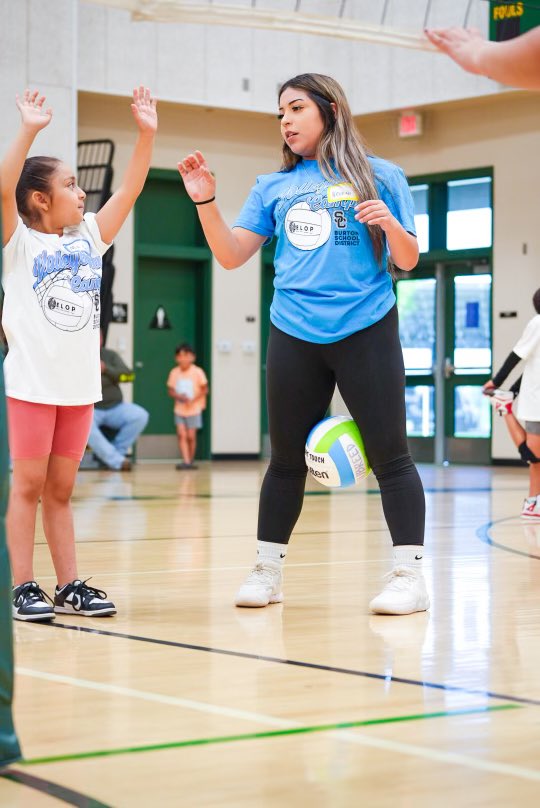SummitBears's tweet image. The Summit Volleyball Program hosted its first of 2 volleyball camps for the BSD ELOP program on Saturday at Summit High. 100 Burton School District students were given the chance to take part and be coached by our Amazing Summit Volleyball coaches and athletes!! #SCALLIN