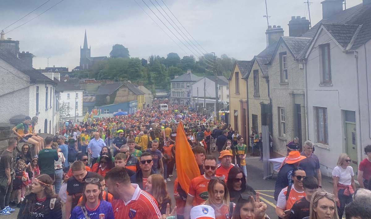 Croíbhriste arís 🧡 agus Comhghairdeas le Dún na nGall.🤝 Cracking game with some brilliant scores. Heartbreaking to go down again on penalties. Journey up the road isn't getting any easier 😭 but @Armagh_GAA died with their boots on.