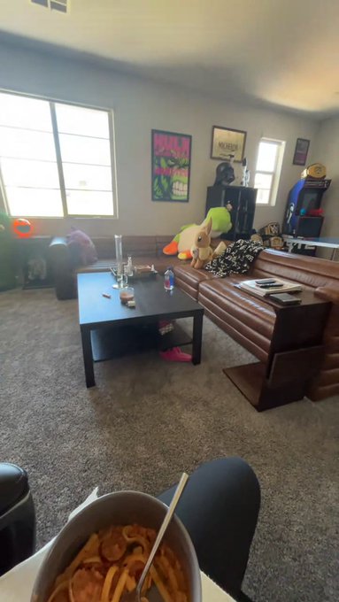 Trans Eevee Bee is live now! https://t.co/Wlg7498yU3 https://t.co/exXC5PWuYq