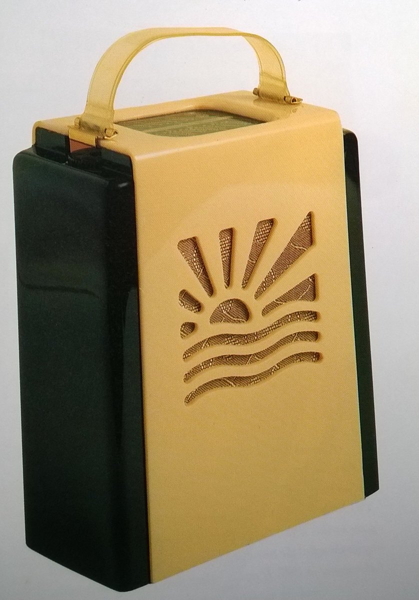 I had almost forgotten about this very rare late 1940's radio that I came across on an Antiques Roadshow Valuation day some time ago,  at Nymans House and Gardens in Sussex.
Sunday 12th May.
The programme is available on I-Player for your pleasure.