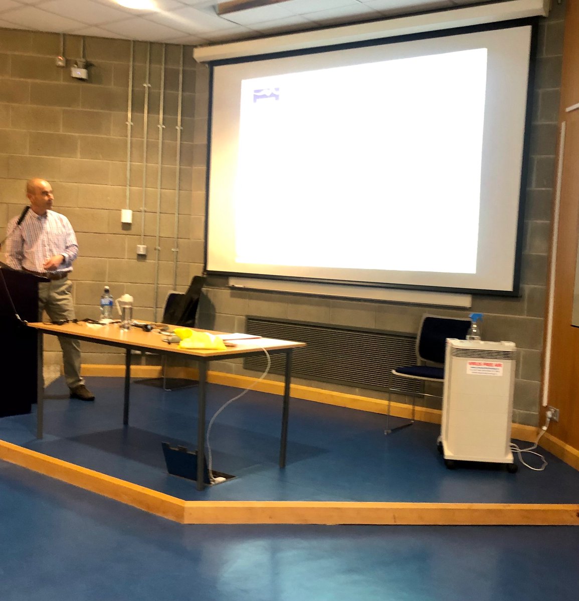 Super #lceconomics #LeavingCert Revision Seminar yesterday by Diarmuid Canning @lc_economics & attended by students @glenstalschool   Thanks to @BSTSI_Limerick for organising ! 👍🌸