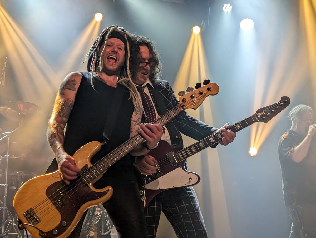 <a href="/katieroyann/">katie 🎶🎸</a> <a href="/pweiofficial/">Pop Will Eat Itself</a>