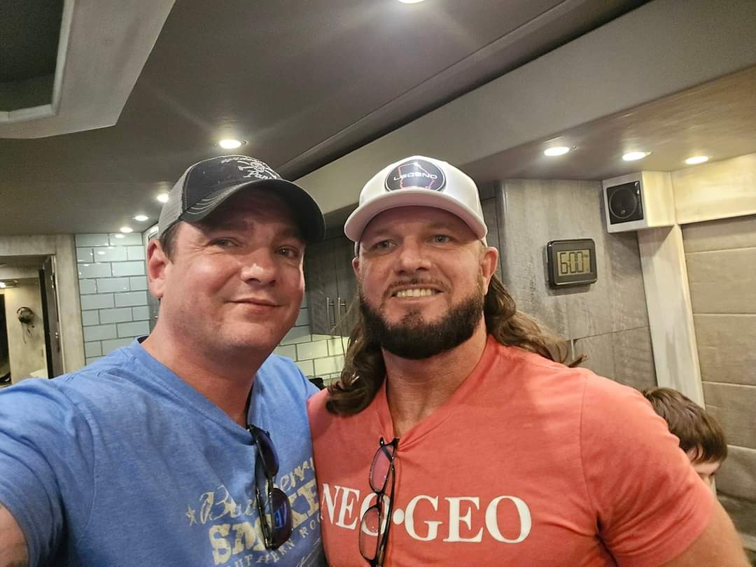 Air Paris and AJ Styles reunited at a WWE event this weekend. The two were so fun to watch in the last days of WCW!