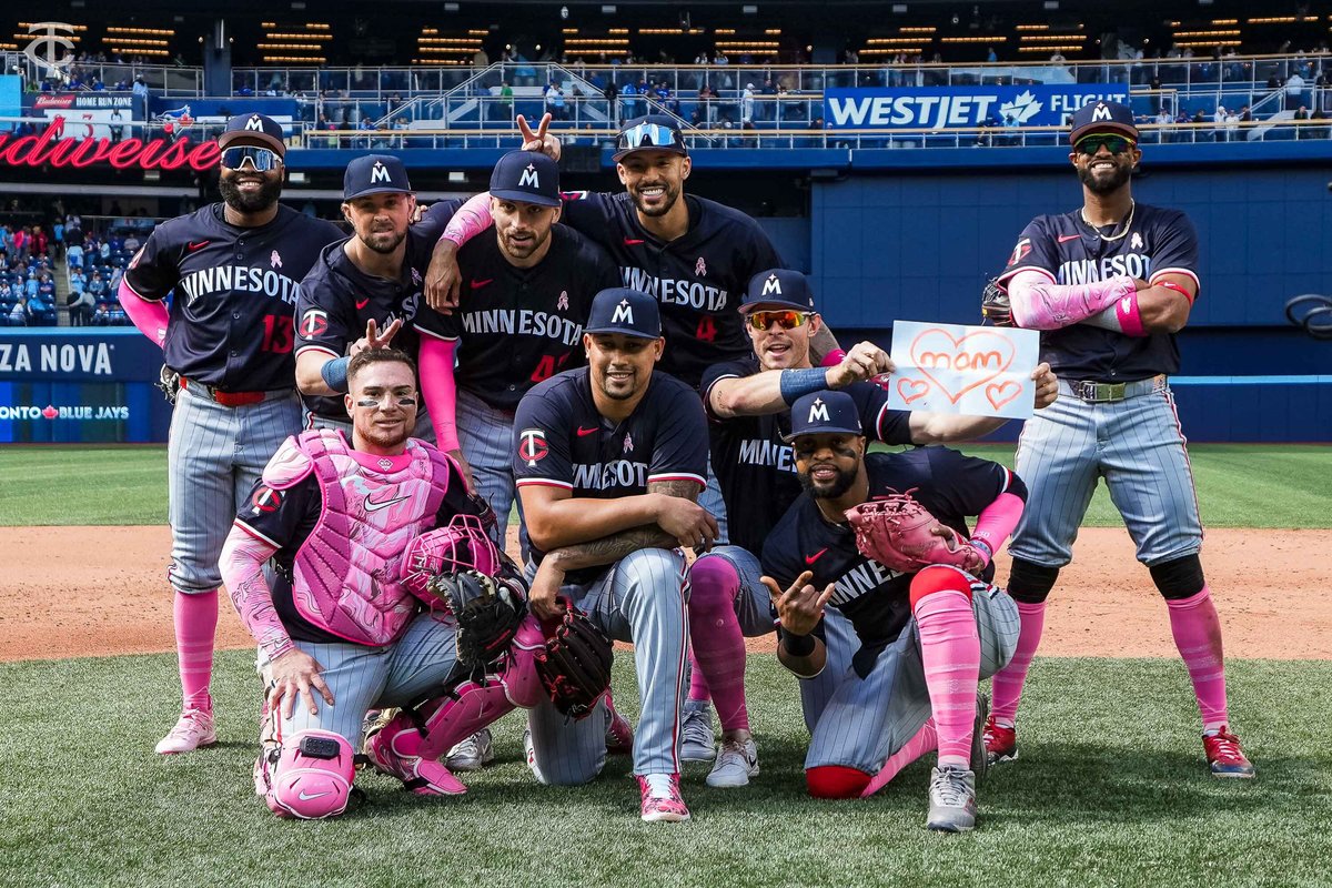 Twins's tweet image. Two things we love:

1️⃣ Twins wins
2️⃣ Our moms