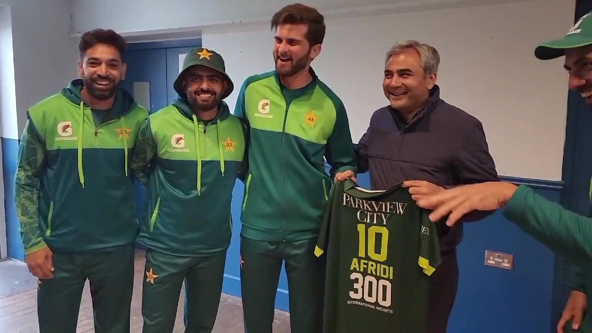PCB Chairman Mohsin Naqvi presented special jerseys to @babarazam258 and @iShaheenAfridi to celebrate their recent achievements. Babar achieved the most wins as a T20I captain, while Shaheen completed his 300 international wickets during the second T20I. #IREvPAK |…