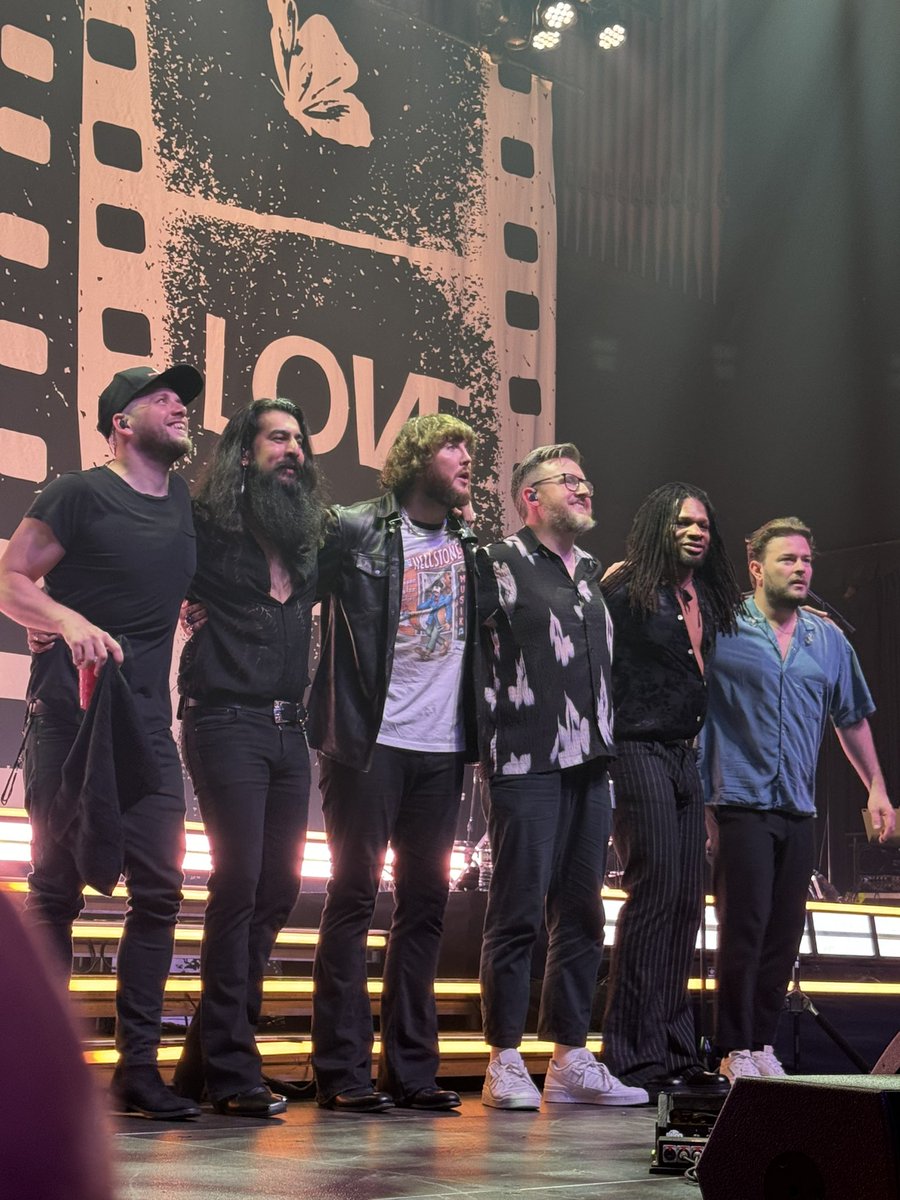 EmilyRe86689082's tweet photo. Such a great time at James Arthur concert in Atlanta one of the best concerts ever https://t.co/VZMRVDWZSL