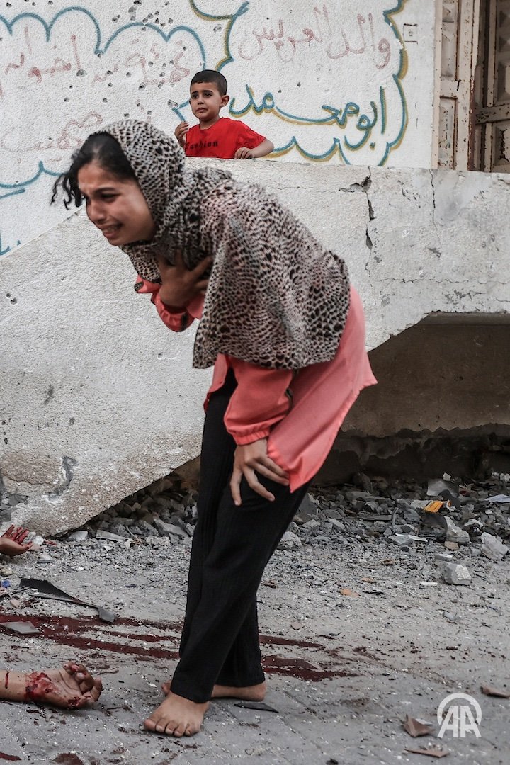 Los niños, pagando siempre las mierdas de los mayores.

Gaza, tras un bombardeo más.

Ali Jadallah.