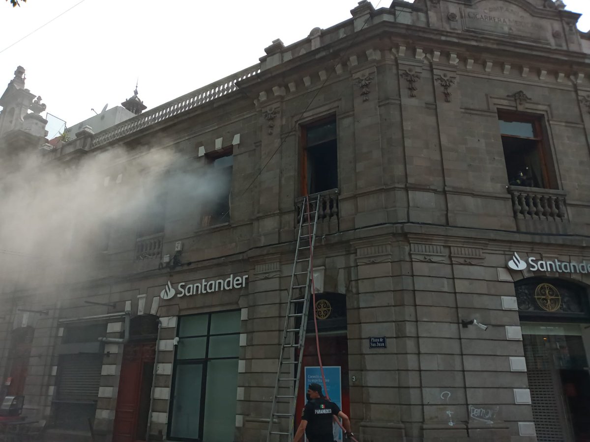 En José Maria Marroquín y San Juan, col. Centro, @AlcCuauhtemocMx, se registró un incendio en un departamento. @Bomberos_CDMX sofocaron el fuego; sin reporte de lesionados. #TrabajandoJuntos #LaPrevenciónEsNuestraFuerza