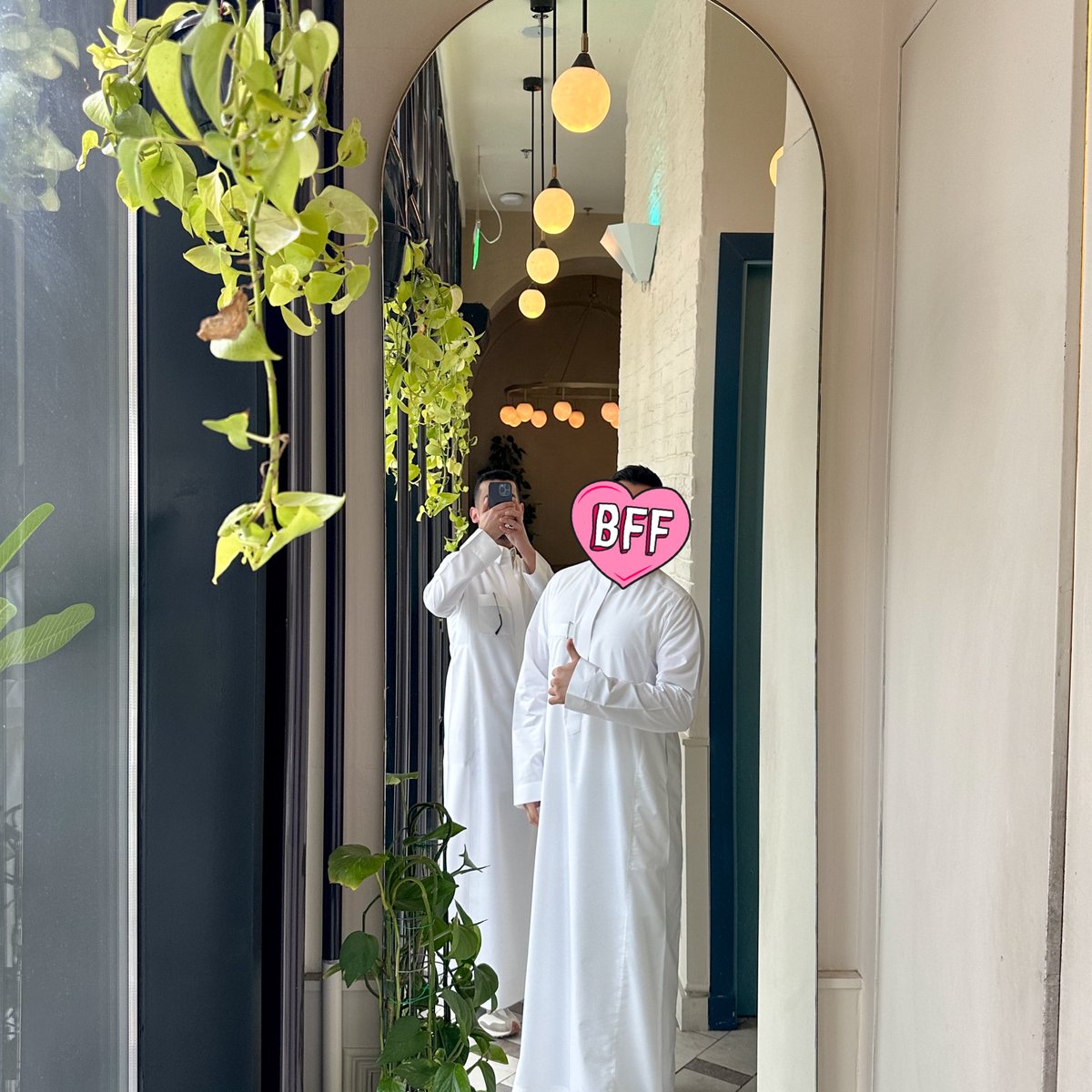 ومن حظي انك رفيق عُمري و دربي 
و من سعدي إنك بحياتي و سندي .