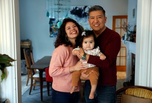 “Whenever I see so much devastation around,” Elizabeth Nguyen says, “I think about the family that hosted my dad and the moment they decided to embrace humanity.” 

A daughter of a refugee repays kindness by hosting migrants: bit.ly/44zuMWt 

#WelcomeWithDignity