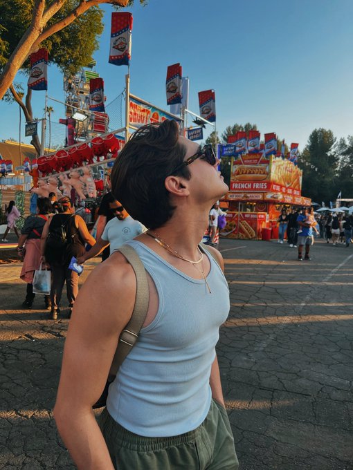 1 pic. Didn&rsquo;t realize how big my tiddies got. https://t.co/P9fTwDdjKp