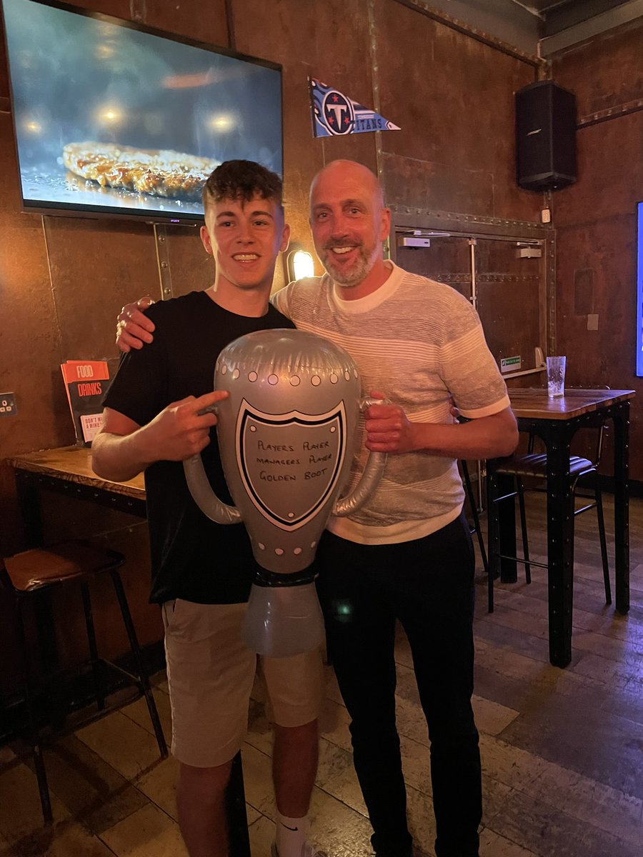 thameunitedfc's tweet image. Players Player ✅
Managers Player ✅
Golden Boot ✅

Harry Alexander has won it all this Season 🏆

#ThameUtd | 🔴⚫️