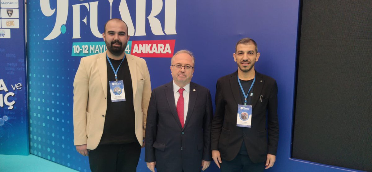Genç USMED ekibi olarak TDV 9.Gençlik Fuarında Türkiye Maarif Vakfı Başkanı Prof.Dr <a href="/birol_akgun/">Birol Akgün 🇹🇷</a> ‘un konferansına katılım sağladık, kendisine faaliyetlerimizden bahsettik.

<a href="/saidercan/">Said Ercan 🇹🇷 🌍</a>
<a href="/gencusmedtr/">Genç USMED 🇹🇷</a>
<a href="/genclikfuar/">TDV Devr-i Âlem Gençlik Fuarı</a>

#bilinçli1gençlik 
#Tdvgençlikfuarı