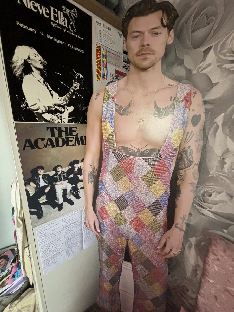 04HEMMINGS's tweet image. harry protecting the history work #gcses2024