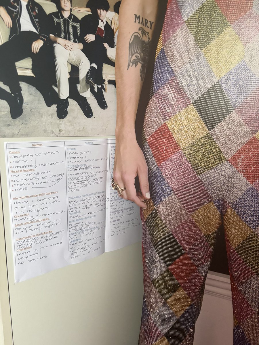 04HEMMINGS's tweet image. harry protecting the history work #gcses2024