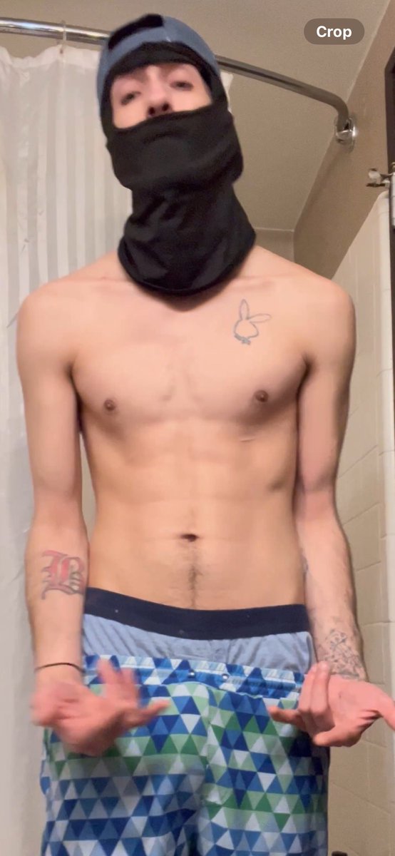 WavekingV's tweet photo. Team skinny tho, too much? https://t.co/ijCL7O7sVC
