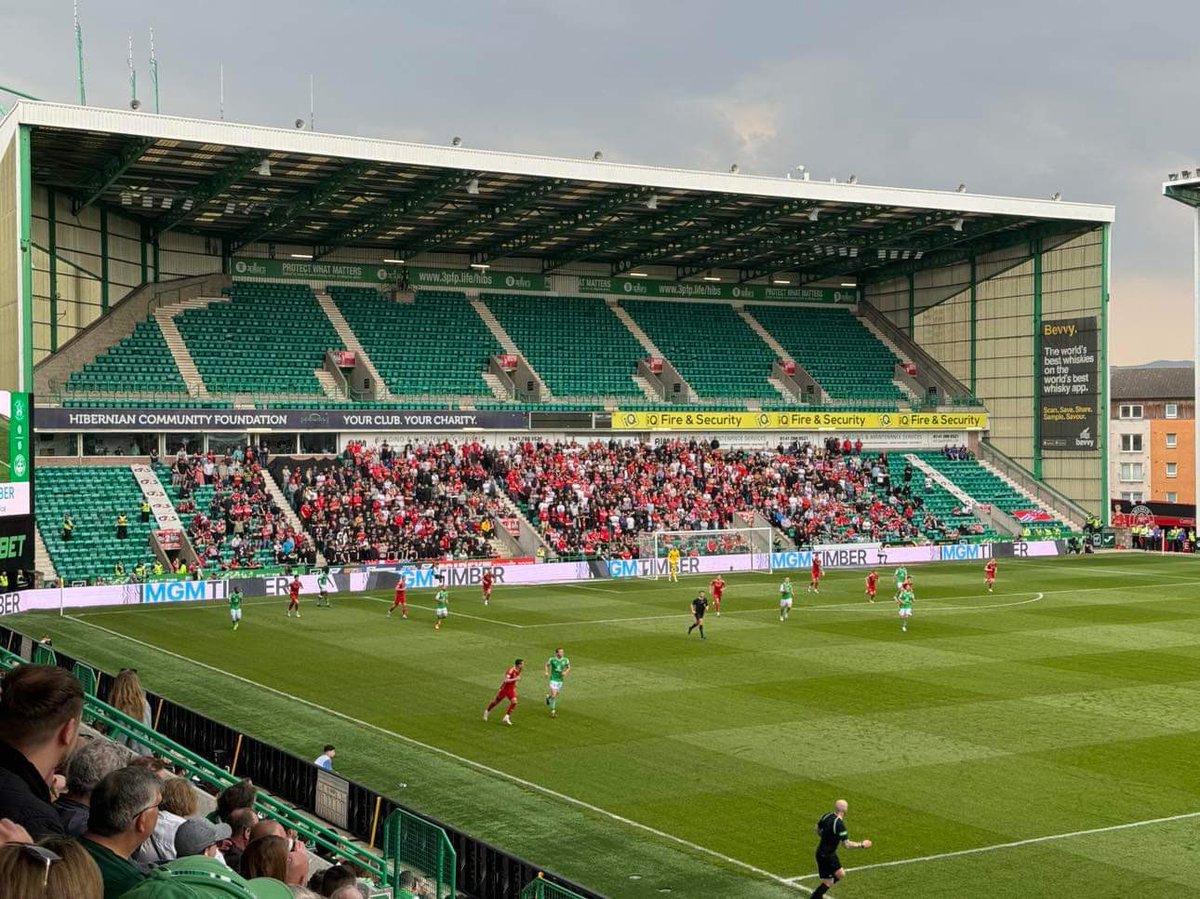 Aberdeen fans at Hibs today @AberdeenFC