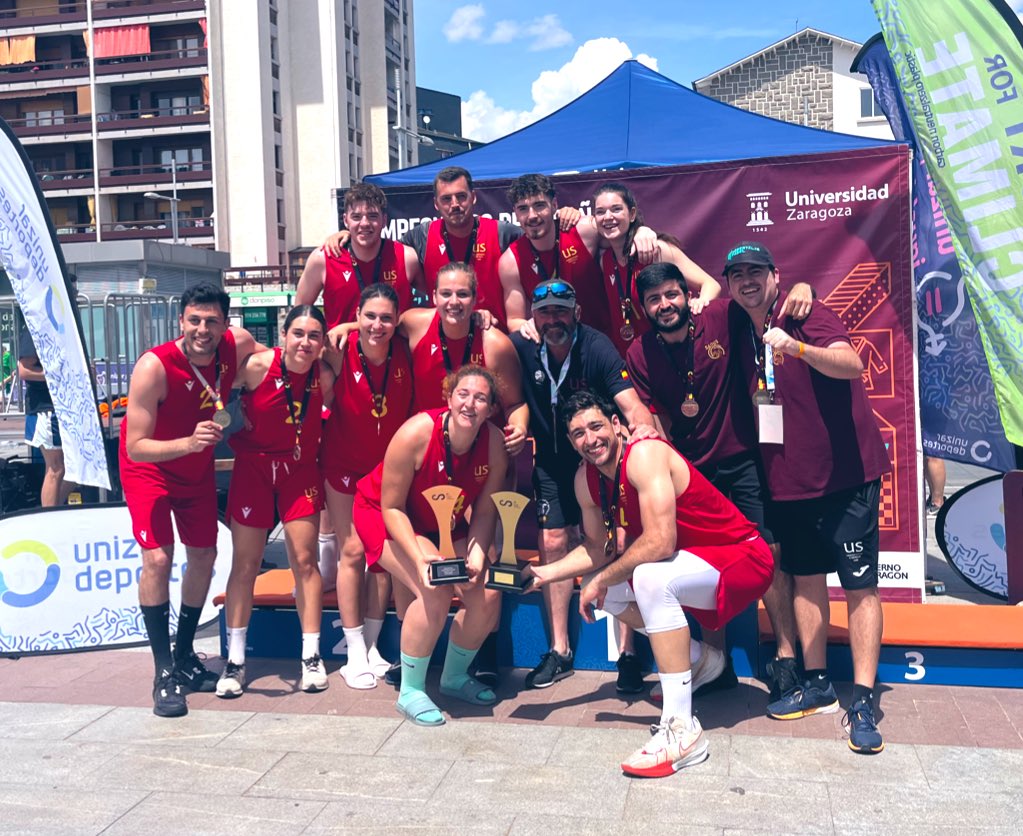 RMBper's tweet image. Cubriendo un Campeonato más junto a la mejor compañera y amiga que se pueda imaginar 📸 ❤️
#CEU2024 #baloncesto3x3 🥇🥉 #judo 🥈