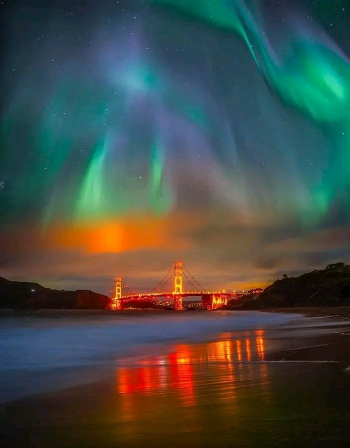 Northern Lights Aurora Borealis Golden Gate Bridge San Francisco 📸 Elliot McGucken