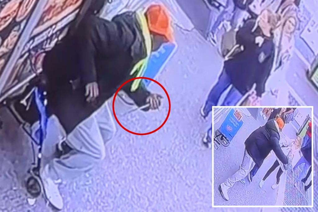 Shocking video shows serial offender stab random tourist near Times Square in unprovoked attack trib.al/tPH3vzi