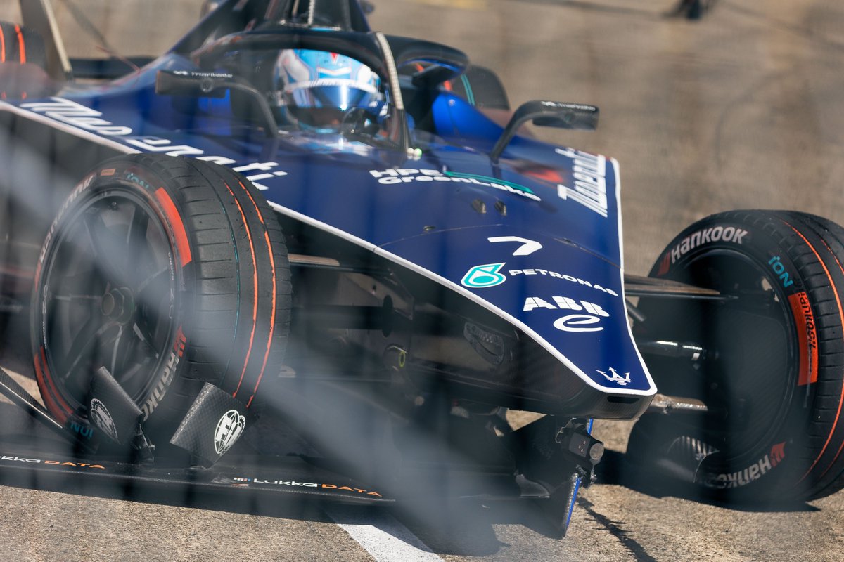 'Couldn't move my hand after the accident' 🤕 @maxg_official suffers bruise in Sunday's #FormulaE race in Berlin

e-formula.news/news/formula-e…

#ABBFormulaE @FIAFormulaE #BerlinEPrix @maseratimsg