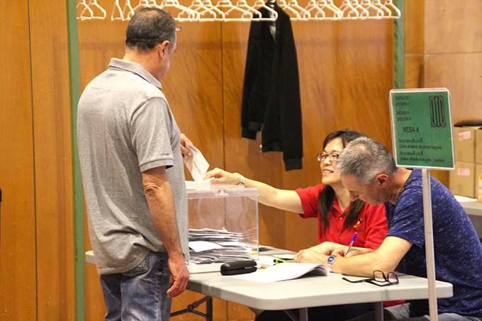 Taradell's tweet photo. PARTICIPACIÓ A #Taradell a les 18h:

➡️ La participació es recupera una mica i frega el 50% a Taradell a les 6 de la tarda. Segueix, però, sent molt més baixa que la del 2021 a la mateixa hora!
https://t.co/WtubhIQgDH #EleccionsParlament2024 #Eleccionscatalanes2024 #Osona https://t.co/OB5heTInW6