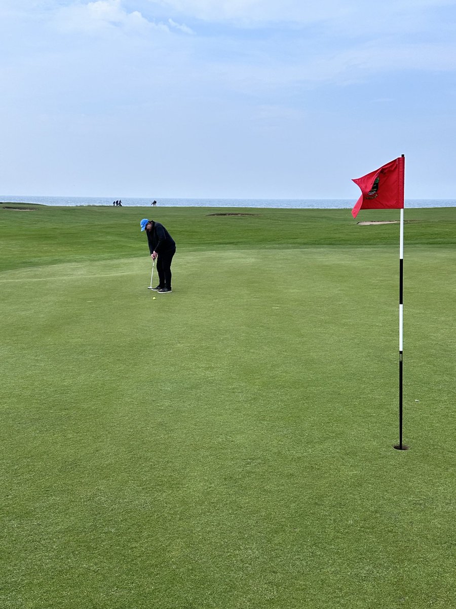 Good evening, Crail! ⁦@DavidAJaeger⁩ with the putt for par on 18.