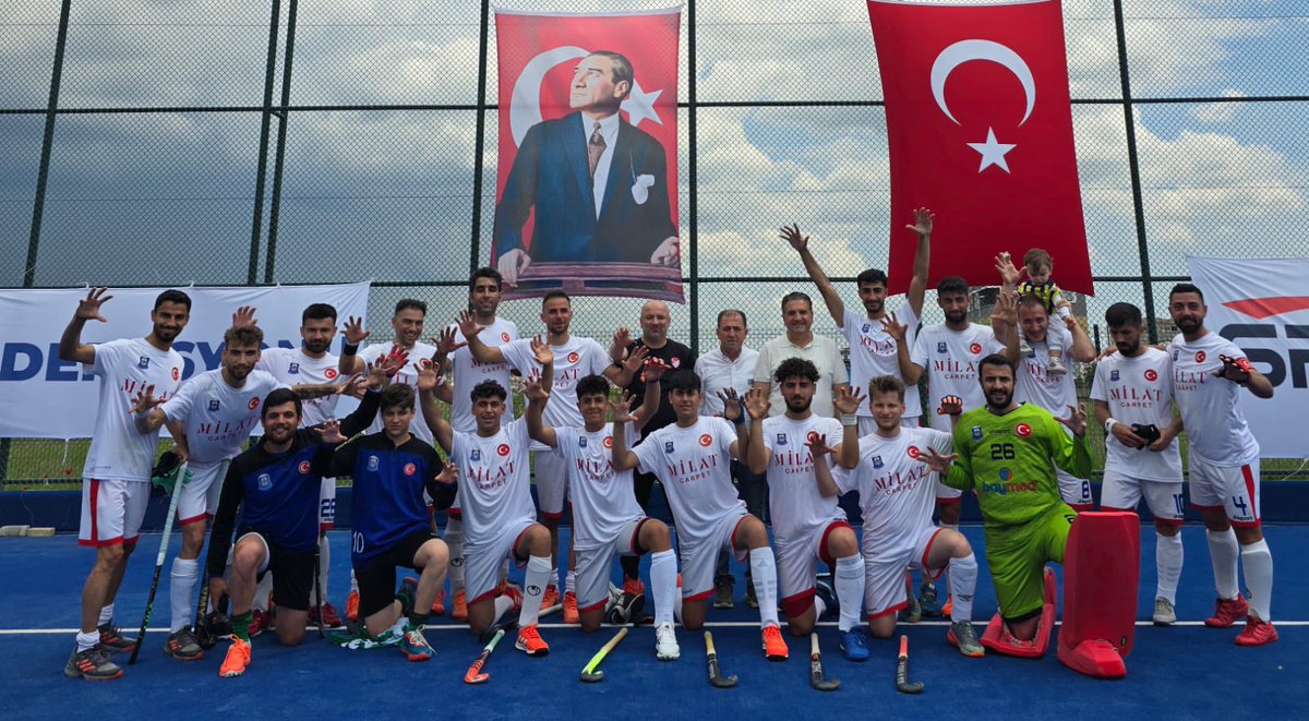 Tebrikler 👏 THF Açık Alan Hokey Türkiye Süper Ligi Play Off mücadelesi final maçlarında şampiyon olan Gaziantep Polisgücü Kadın ve Erkek Hokey Takımlarımızı tebrik ediyoruz. Şampiyonluk bu şehre çok yakışıyor 😊 @kemalcebervali