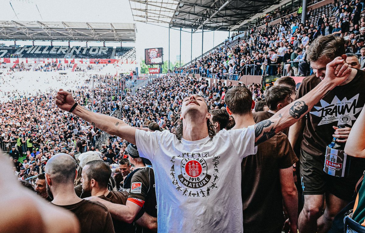 Grün-weisse Glückwünsche an St. Pauli zum Aufstieg! Kann man sich schon auf auswärts Karten am Millerntor bewerben?