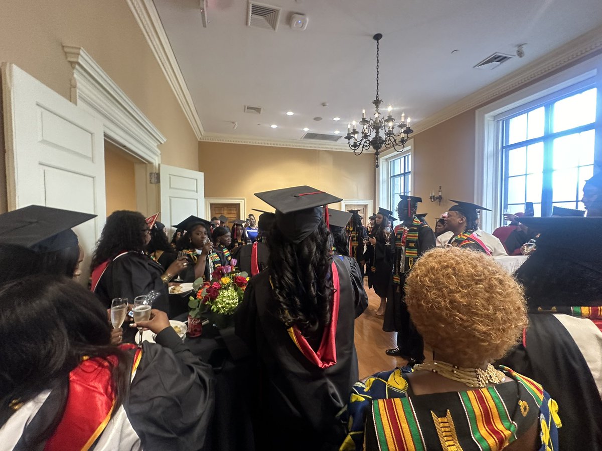 ecuariqu3no's tweet photo. Rites of Passage βπΏβοΈπ, 2024
#HigherEdJunkie #QueerLatinx #Educator #HigherEducation #NewYorker #SelfCare #BabySteps #PhDToBe #Destiny #SelfLove #Dream @Rutgers_Newark https://t.co/W5KBb33GYm