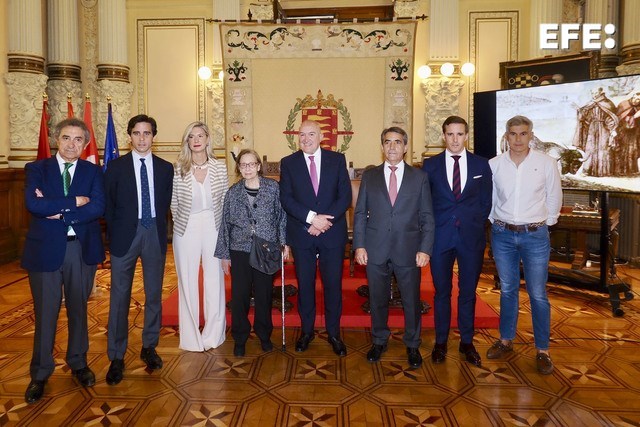 Juan Ortega y Vitorino Martín recogen el Trofeo San Pedro Regalado Reconocen a Ortega por su actuación en la Feria de la Virgen de San Lorenzo y a Martín como mejor ganadero Mención especial para el cronista taurino José Luis Lera, figura clave en El Norte de Castilla y EFE