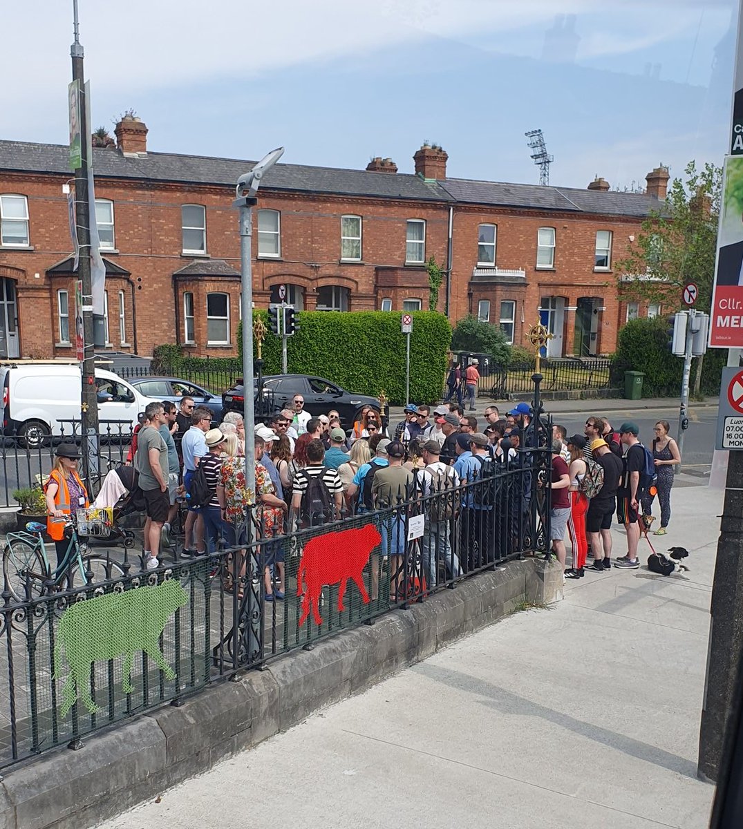 A huge thank you to everyone who came on the Bohemian Way walk today for @Phizzfest It was wonderful to hear so many stories of family & connections with both Bohs and Phibsborough. 🔴⚫️