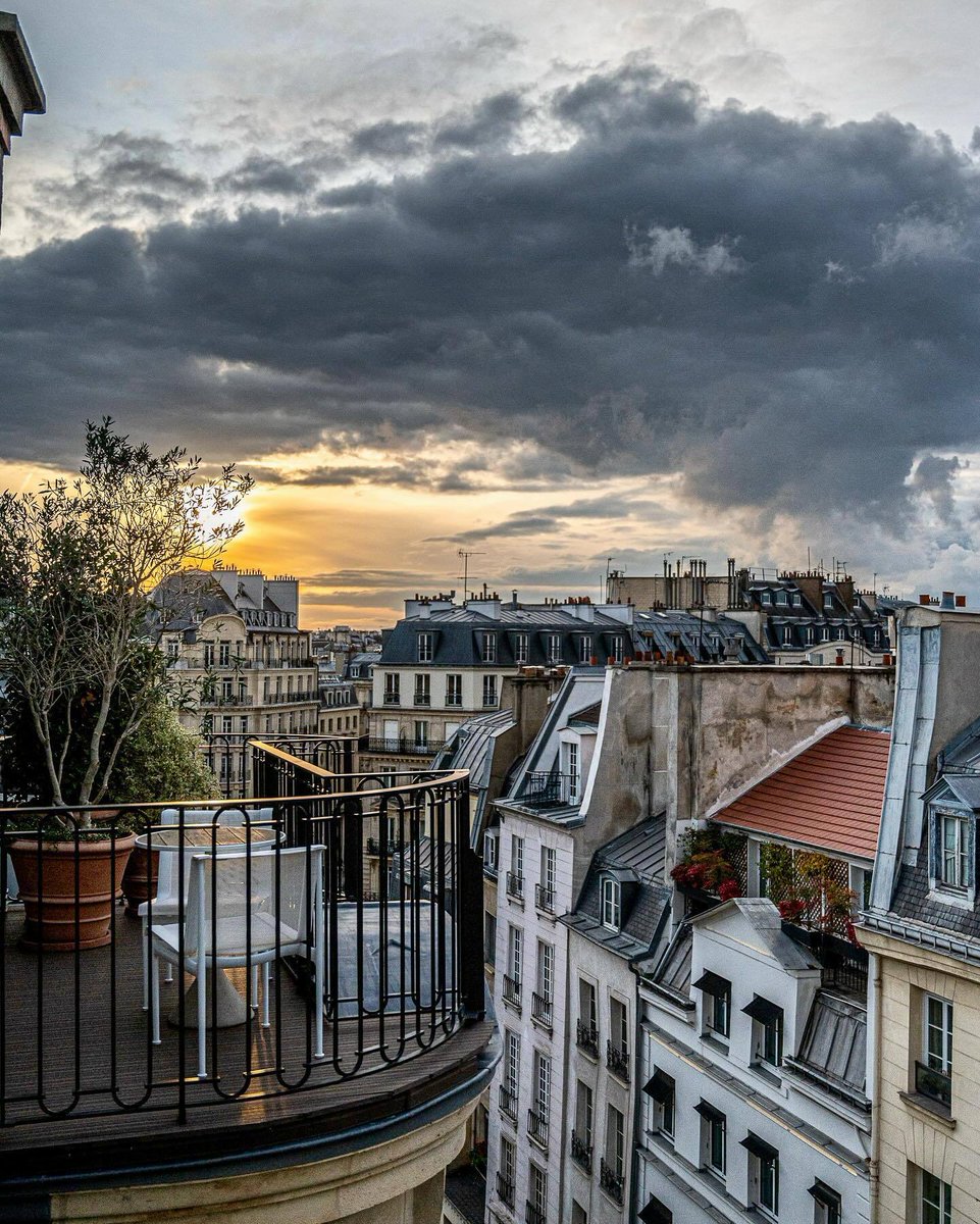 🌇 Sunset Paris 
📸 ©elisabarg
#visitparisregion #explorefrance