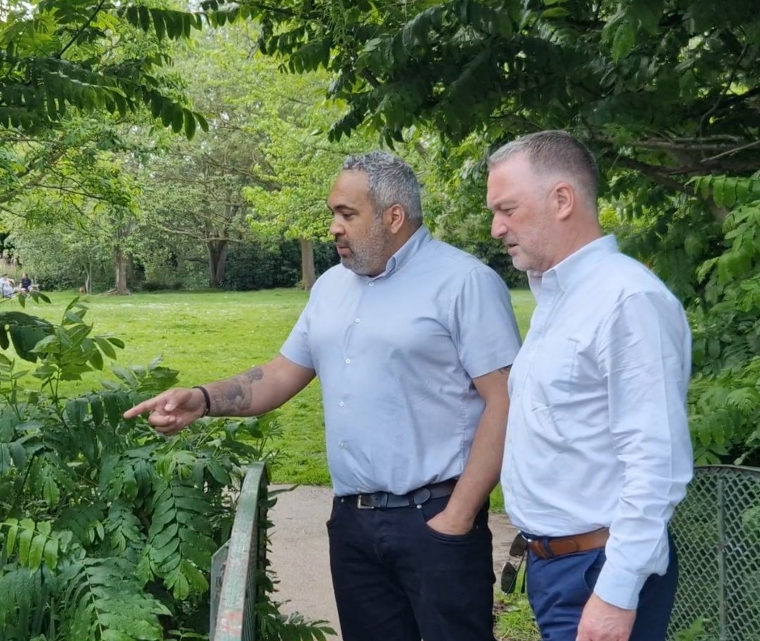 Discussing the polluted state of precious water habitats like Waddon Ponds with @BenJLTaylor in #CroydonSouth this morning. Labour will block water bosses’ bonuses and make them personally criminally liable so they clean up their toxic filth.